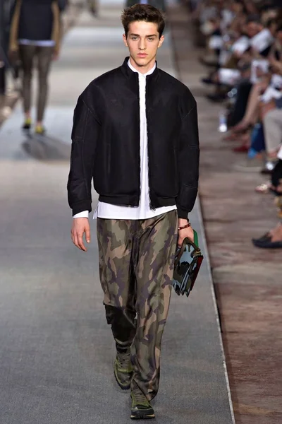 Look 12